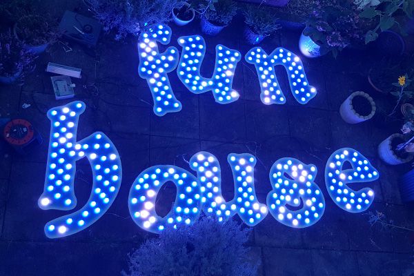 988pay钱包照明的娱光灯用在英国游乐装备展示